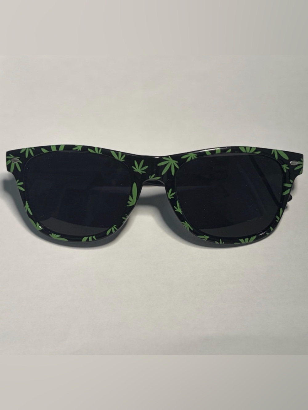 ⚡️ Pot Leaf Black Weed Sunglasses